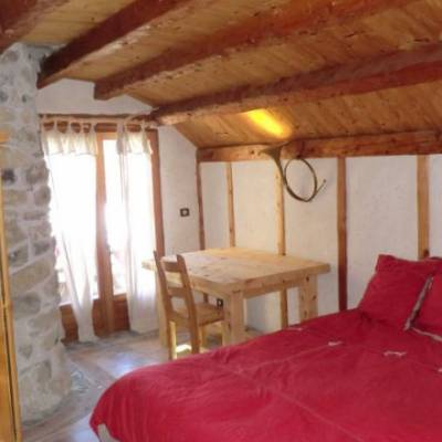 bedroom in muande du berger.jpg